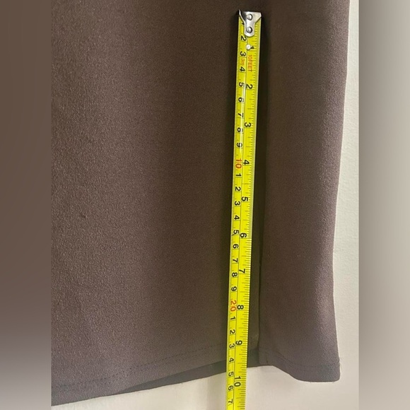 Brown Sleeveless Midi Fitted Dress with Stretch Material - Picture 4 of 8